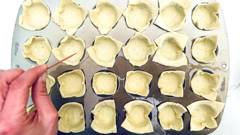 Tartaletas de Hojaldre con Espinaca y Tres Quesos: Receta Fácil para Impresionar