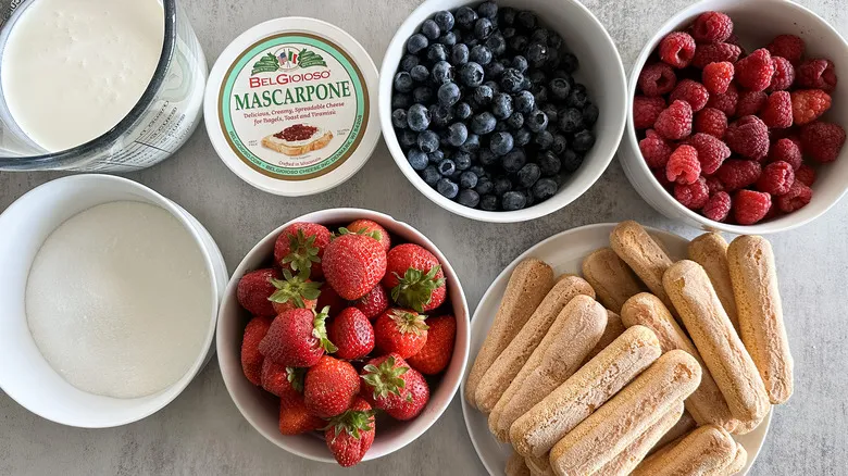 Tiramisú de Frutos Rojos: Receta Clásica con un Toque Fresco y Elegante