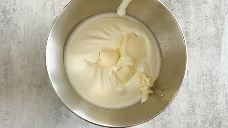 Tiramisú de Frutos Rojos: Receta Clásica con un Toque Fresco y Elegante