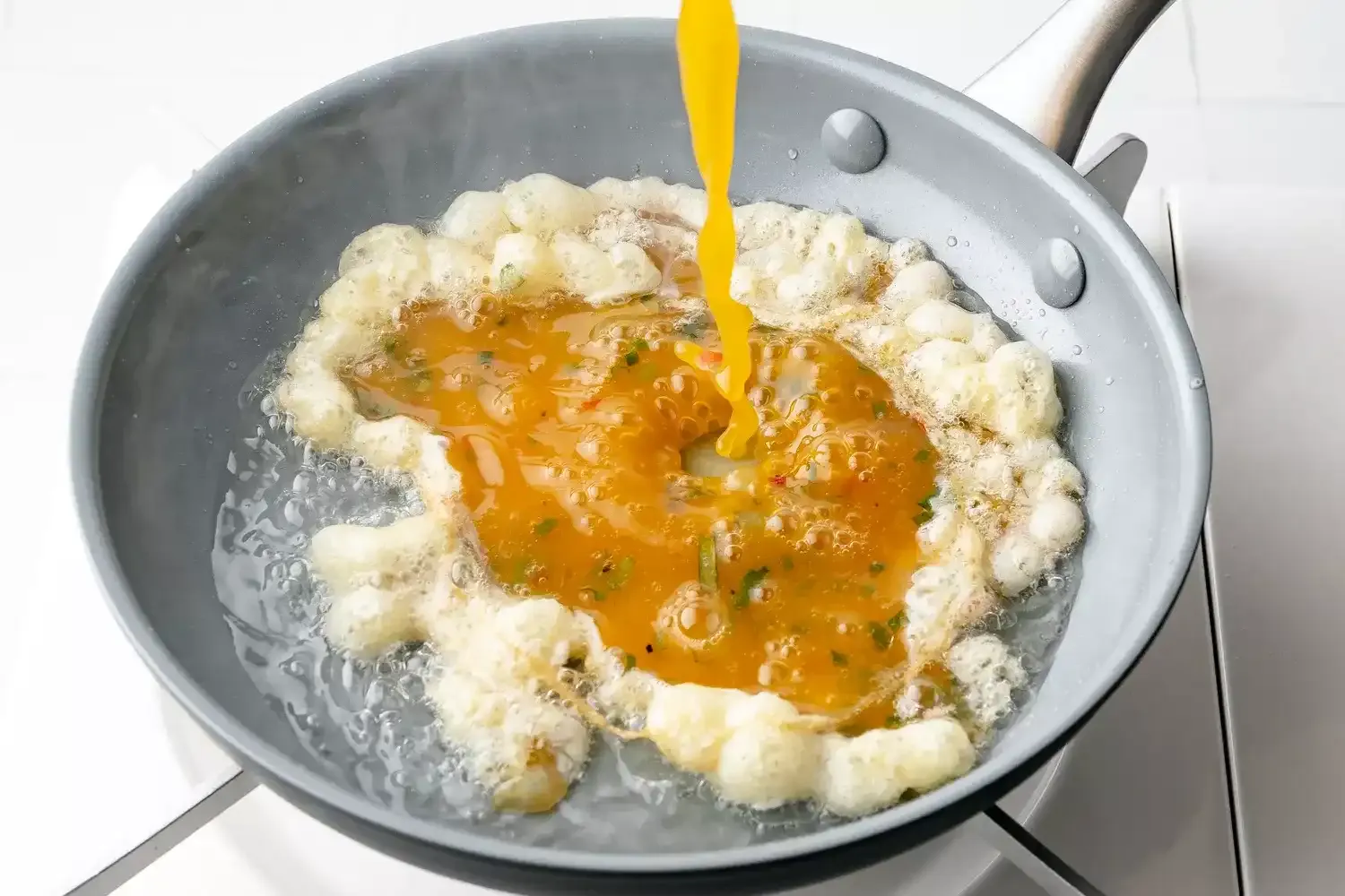 Tortilla Tailandesa con salsa de pescado y arroz jazmín