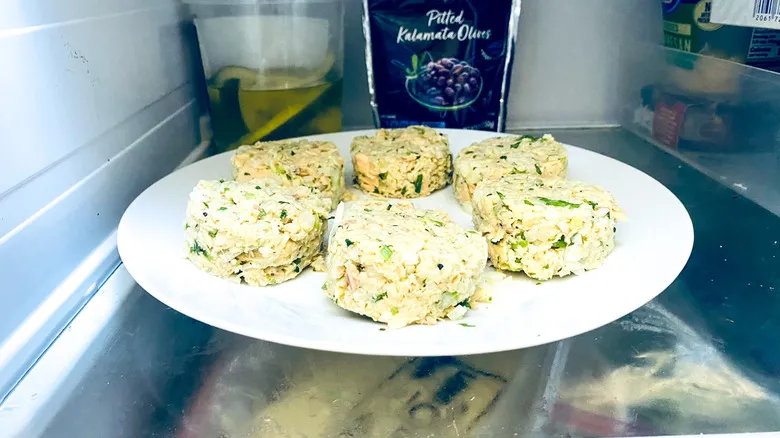 Tortitas de Atún Fritas con Mayonesa Sriracha: Receta Fácil y Rápida para Deleitar tu Paladar